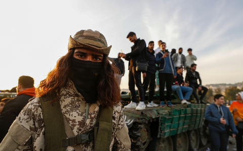 Syrien steht nach Aussagen des Anführers der Rebellengruppe Haiat Tahrir al-Scham (HTS) kein weiterer Krieg bevor. - Foto: Omar Sanadiki/AP