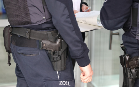 HZA-HH: Hamburger Zoll gegen Schwarzarbeit und illegale BeschÀftigung//Erfolgreiche Kontrollen im Sicherheitsgewerbe und in Barbershops - Foto: presseportal.de HZA-HH: Hamburger Zoll gegen Schwarzarbeit und illegale BeschÀftigung//Erfolgreiche Kontrollen im Sicherheitsgewerbe und in Barbershops - Foto: presseportal.de