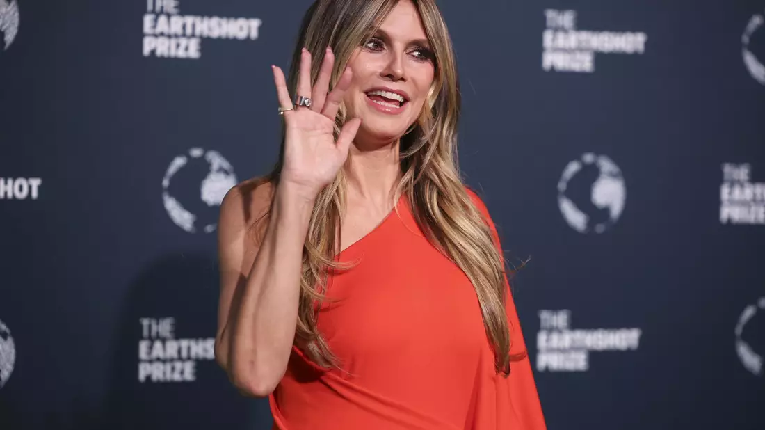 Heidi Klum hatte im Ski-Urlaub einen kleinen Unfall beim Tanzen (Archivbild). - Bild: Phil Noble/PA Wire/dpa