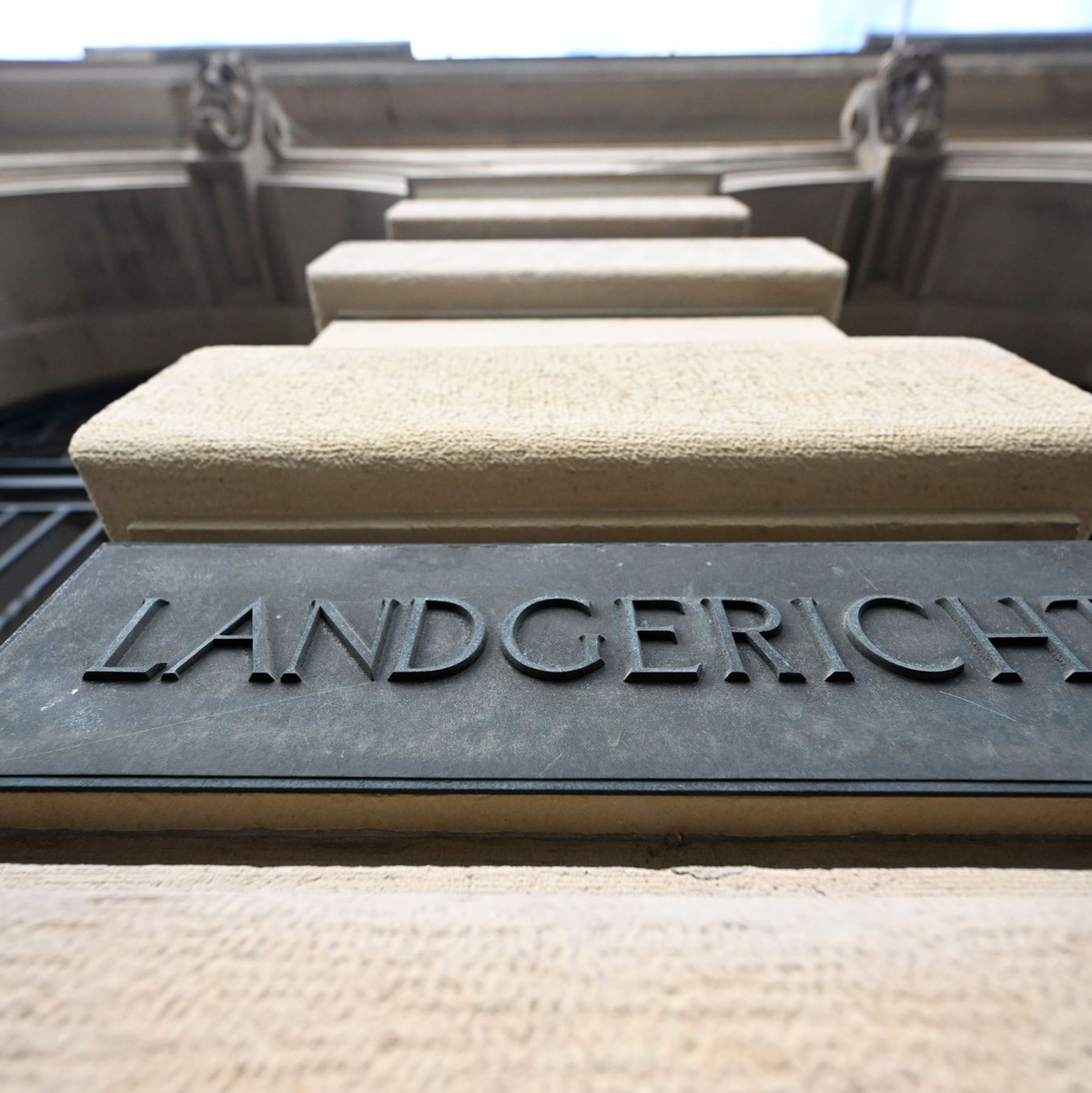 Am Landgericht Karlsruhe wird wegen des mutmaßlichen Mordes an einem 63-Jährigen verhandelt. (Archivbild) - Foto: Uli Deck/dpa