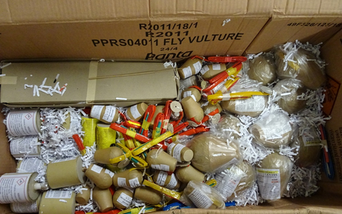 HZA-N: Hauptzollamt Nürnberg warnt: Finger weg von illegalen Feuerwerkskörpern - Foto: Zoll, presseportal.de HZA-N: Hauptzollamt Nürnberg warnt: Finger weg von illegalen Feuerwerkskörpern - Foto: Zoll, presseportal.de