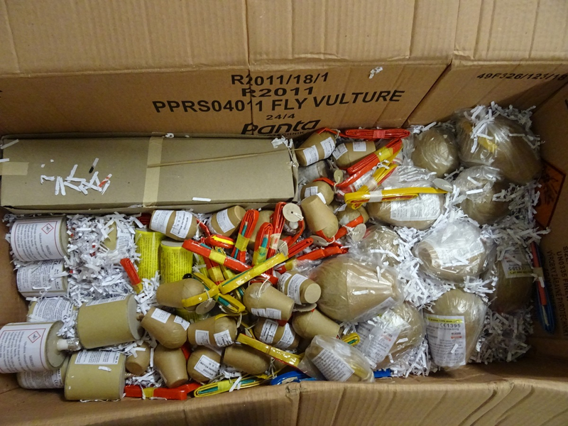 HZA-N: Hauptzollamt Nürnberg warnt: Finger weg von illegalen Feuerwerkskörpern - Foto: Zoll, presseportal.de