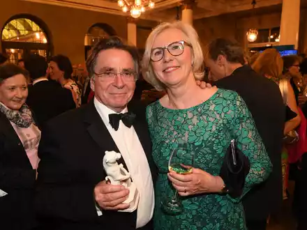 Die Witwe des verstorbenen Schauspielers Elmar Wepper findet nicht, dass die Zeit alle Wunden heile. - Foto: Felix Hörhager/dpa