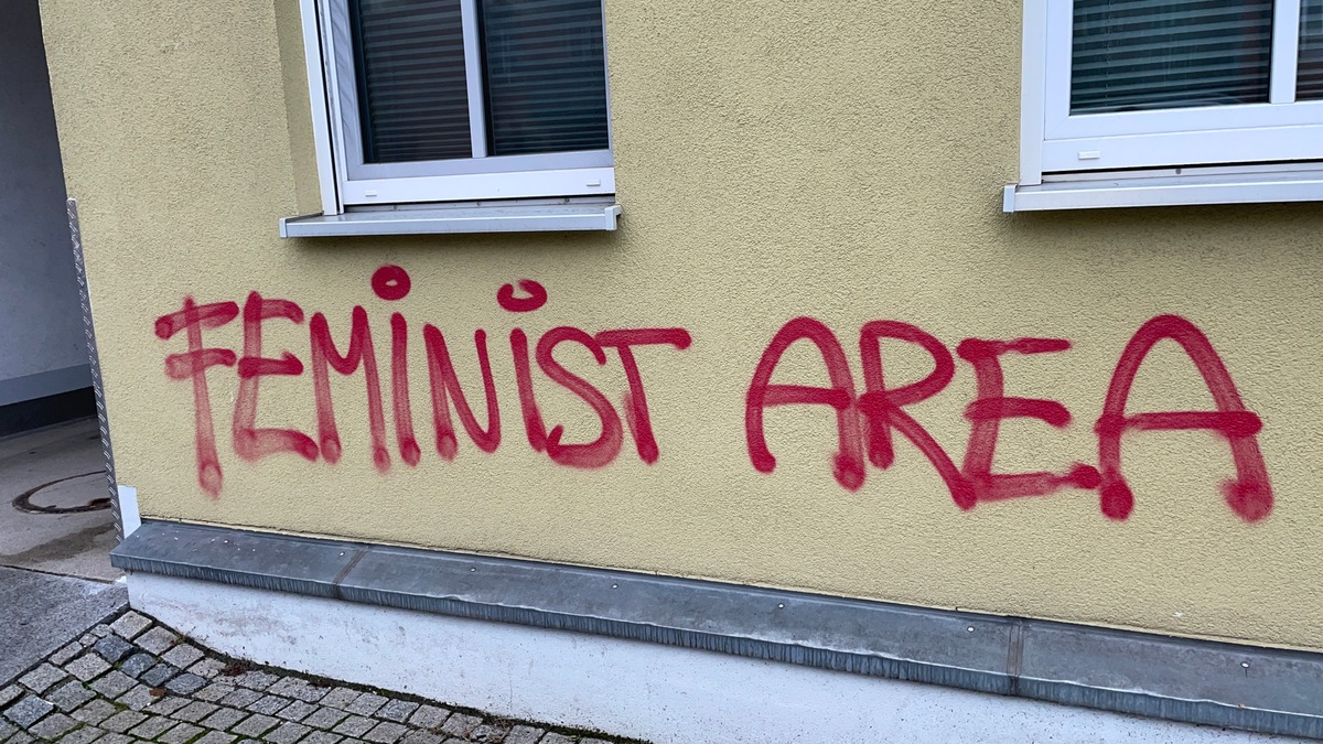 LPI-J: Großflächige Graffiti gesprüht - Foto: presseportal.de
