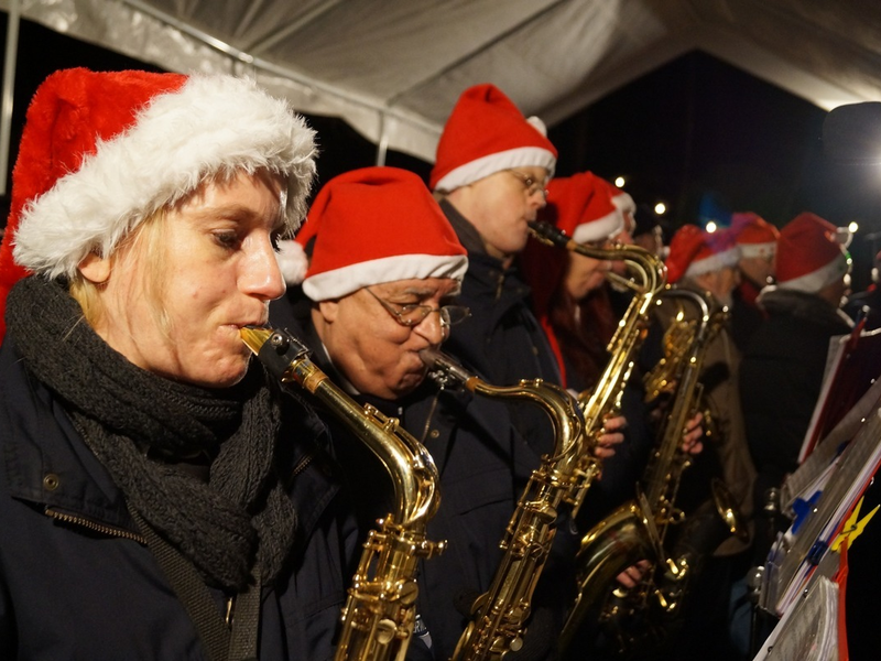 FW Norderstedt: Waldweihnacht der Freiwilligen Feuerwehr Garstedt - Foto: presseportal.de