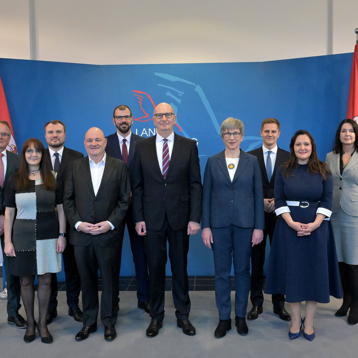 Das Kabinett aus SPD und BSW in Brandenburg steht - die Regierung ist Neuland in Deutschland. - Foto: Michael Bahlo/dpa