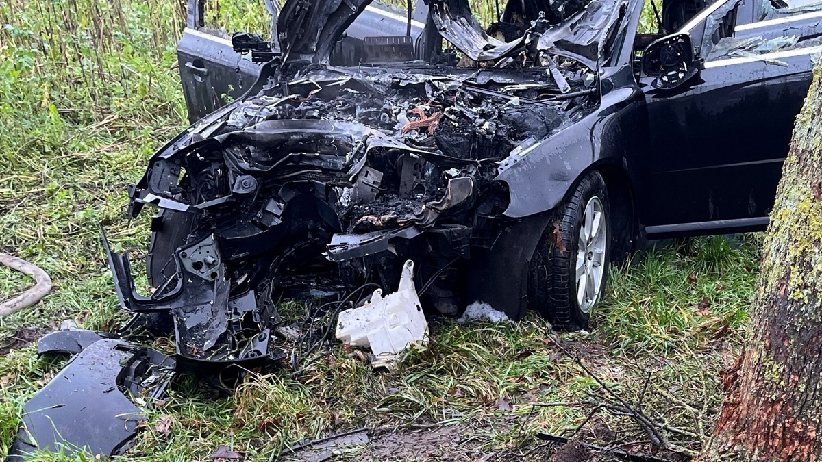 POL-MI: Auto gerät nach Unfall in Brand - Foto: presseportal.de