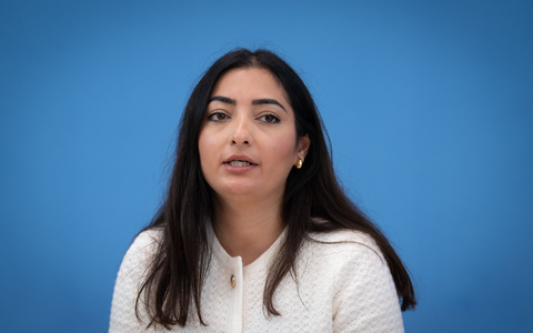 Staatsministerin Reem Alabali-Radovan (SPD) findet die aktuelle Debatte um Rückführungen nach Syrien unmöglich. - Foto: Soeren Stache/dpa Staatsministerin Reem Alabali-Radovan (SPD) findet die aktuelle Debatte um Rückführungen nach Syrien unmöglich. - Foto: Soeren Stache/dpa
