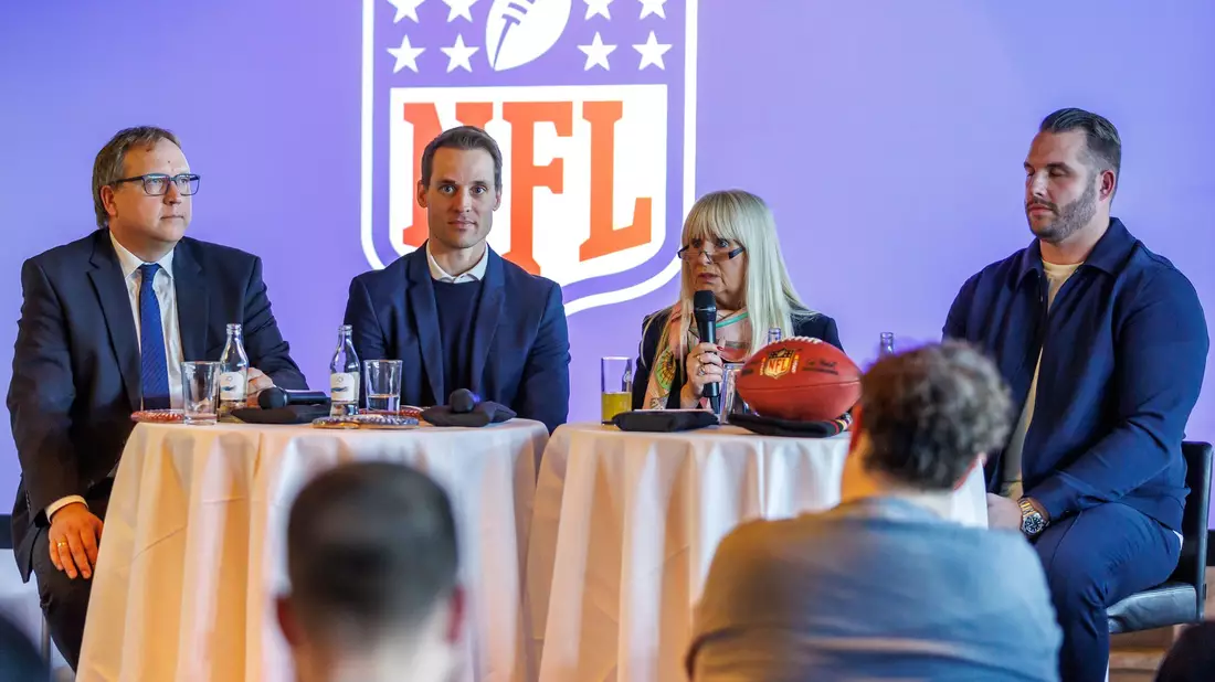 Deutschlands NFL-Chef Alexander Steinforth spricht von einem «historischen Moment» - Bild: Andreas Gora/dpa
