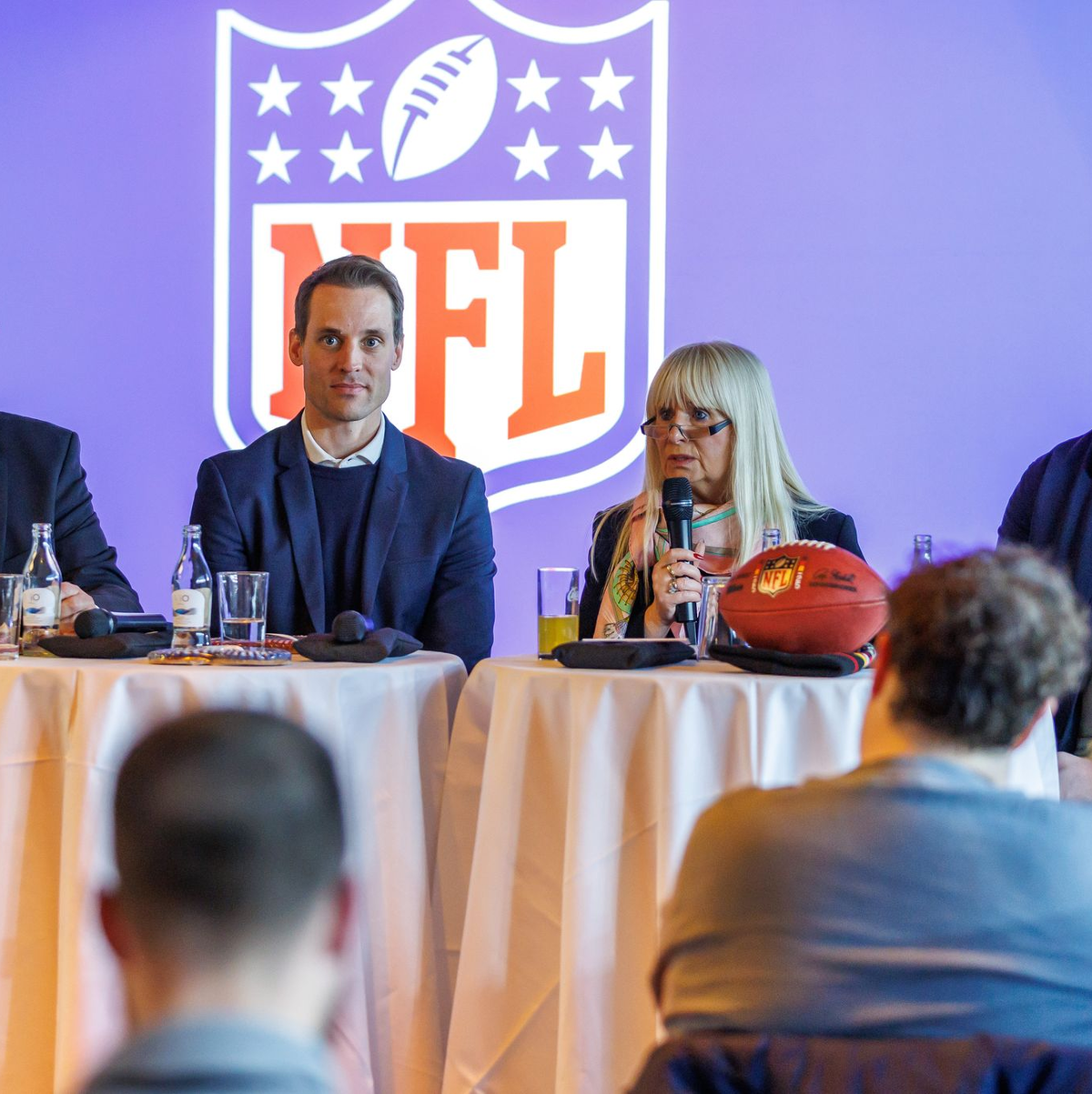 Deutschlands NFL-Chef Alexander Steinforth spricht von einem «historischen Moment» - Foto: Andreas Gora/dpa