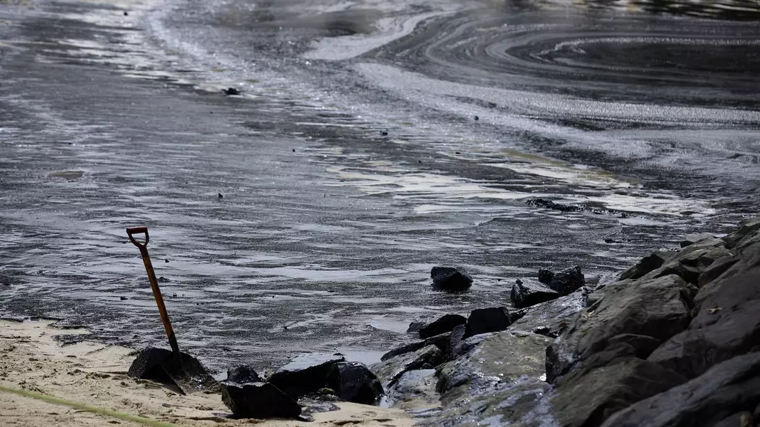 Solche Bilder soll es von der Ostsee nicht geben. (Foto Illustration) - Bild: Suhaimi Abdullah/AP/dpa