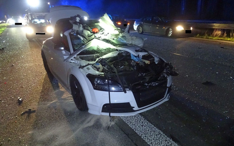 FW Sonsbeck: Auslaufende Betriebsmittel nach Verkehrsunfall auf der A57 - Foto: presseportal.de
