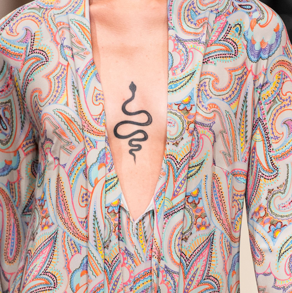 Auch auf Laufstegen sind manchmal Tattoos zu sehen. (Archivbild) - Foto: Christophe Gateau/dpa