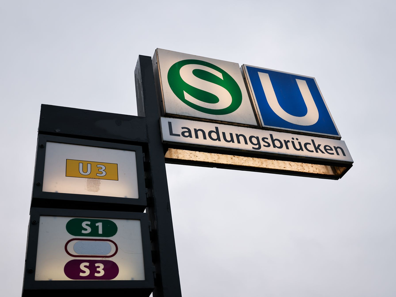 Der ADAC bescheinigt S- und U-Bahn in Hamburg hohe Pünktlichkeitswerte. (Archivbild) - Foto: Christian Charisius/dpa