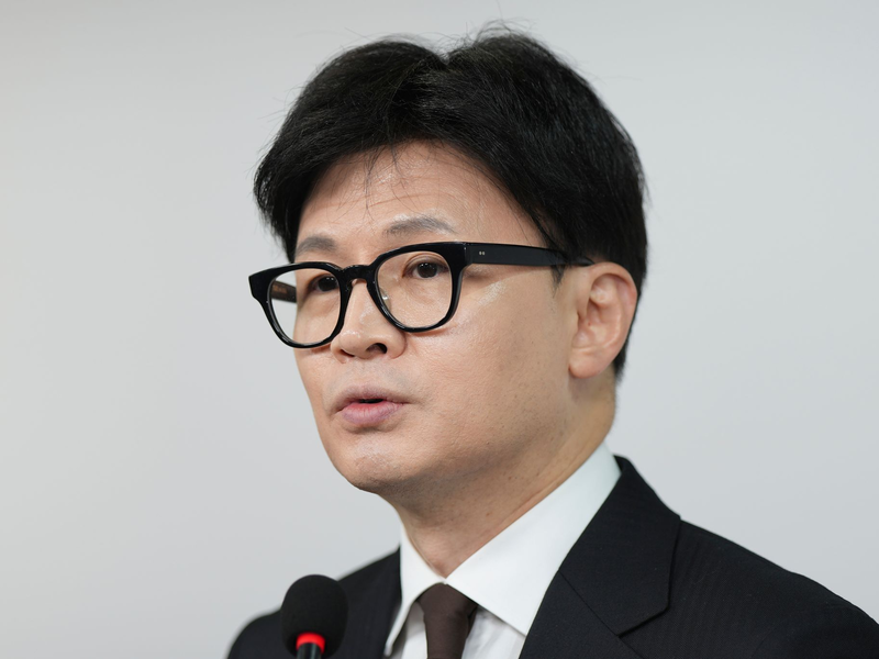 Der Vorsitzende der Regierungspartei, Han Dong Hoon, hat seinen Rücktritt als Parteichef angekündigt. (Archivbild) - Foto: Lee Jin-man/AP/dpa