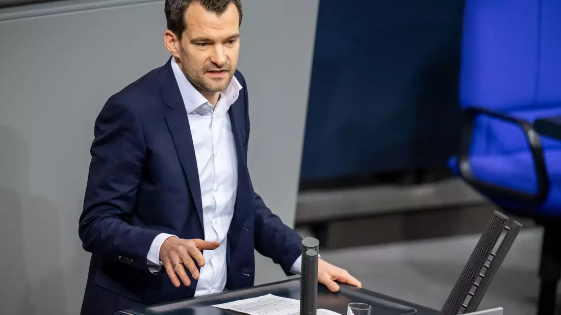 Entlastungen bei der Einkommensteuer drohen im Bundestag zu scheitern. (Archivbild) - Bild: Michael Kappeler/dpa