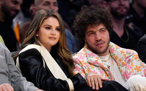 Sie könnten sich verlobt haben: Selena Gomez und Benny Blanco. (Archivbild) - Foto: Mark J. Terrill/AP/dpa