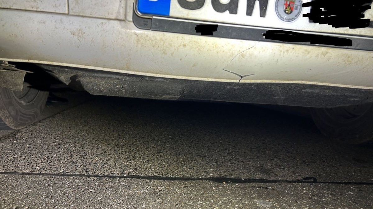 POL-HX: Wildunfall löst Kettenreaktion mit fünf beteiligten Fahrzeugen aus - drei Personen leicht verletzt - Foto: presseportal.de