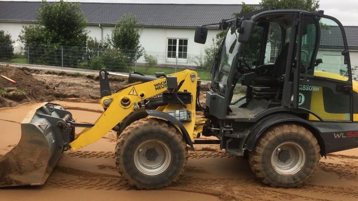 POL-SE: Krems II - Radlader gestohlen - Polizei sucht Zeugen - Foto: presseportal.de
