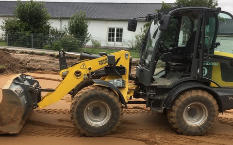 POL-SE: Krems II - Radlader gestohlen - Polizei sucht Zeugen - Foto: presseportal.de