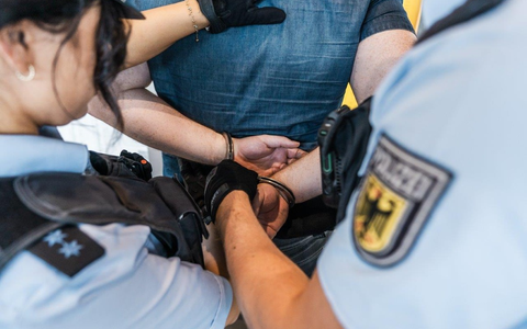 BPOLD FRA: Schaden von über 450.000 Euro - Ausreise eines mutmaßlichen Steuerhinterziehers verhindert - Foto: presseportal.de