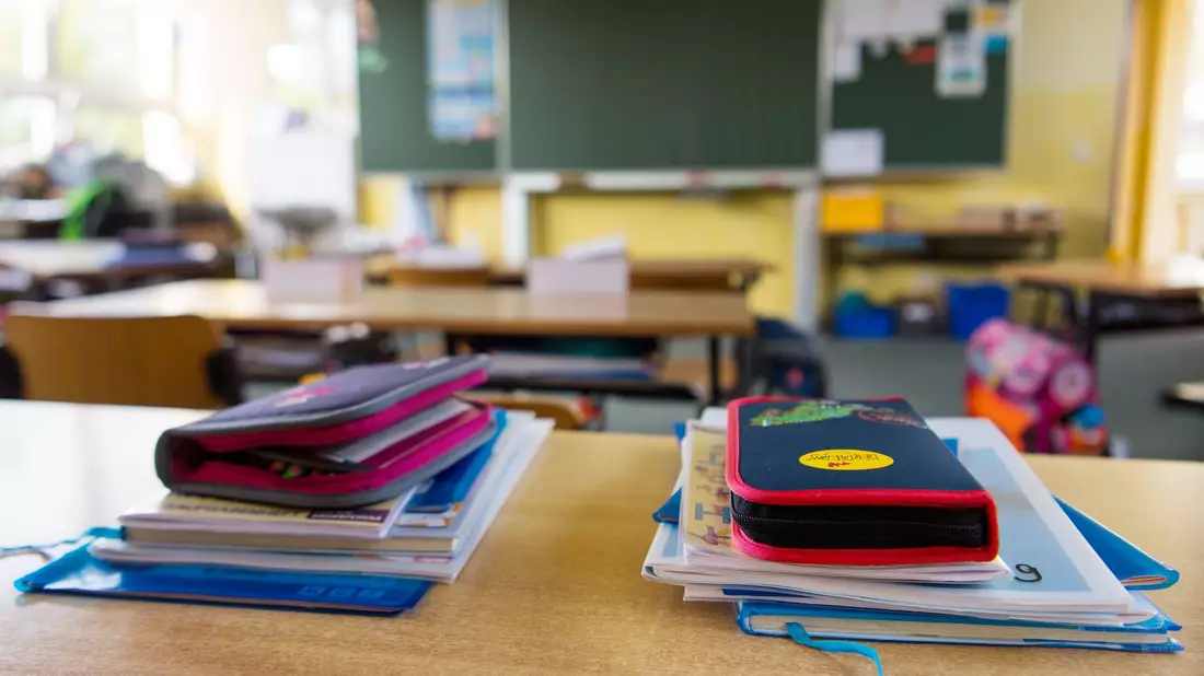 In die Schulen floss 2023 mit 90 Milliarden Euro knapp die Hälfte der öffentlichen Bildungsausgaben. (Symbolbild) - Bild: Monika Skolimowska/dpa-Zentralbild/dpa