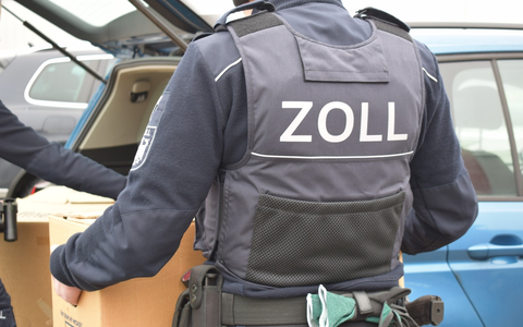 HZA-A: Augsburger Zoll gegen Schwarzarbeit und illegale Beschäftigung / Fluchtversuche beim Örtlichen Prüfungstag des Hauptzollamts Augsburg - Foto: presseportal.de