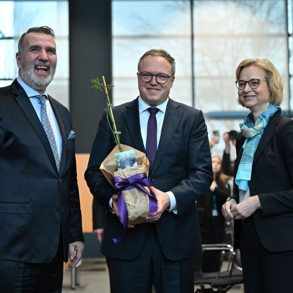 Thüringens Brombeer-Koalition kann mit der Arbeit beginnen. - Foto: Martin Schutt/dpa