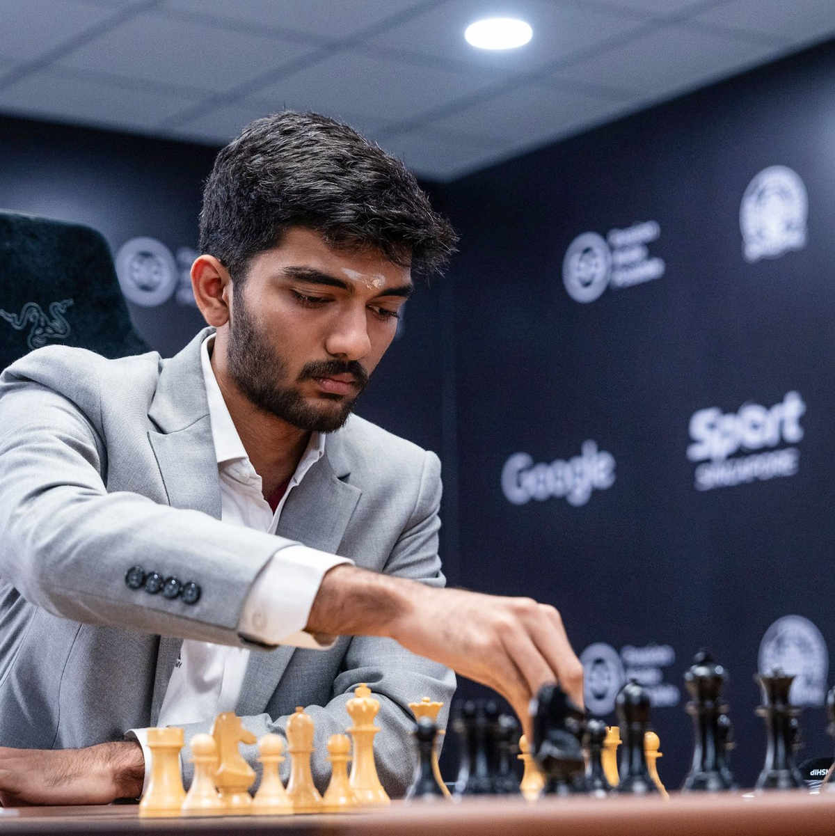 Dommaraju Gukesh krönt sich mit 18 Jahren zum jüngsten Schach-Weltmeister. - Foto: Seshadri Sukumar/ZUMA Press Wire/dpa
