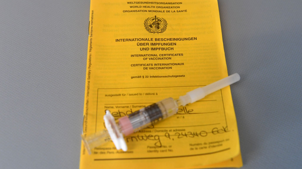 Zum Schutz vor Polio werden allen Kindern in Deutschland drei Impfdosen empfohlen (Symbolbild). - Foto: Carsten Rehder/dpa