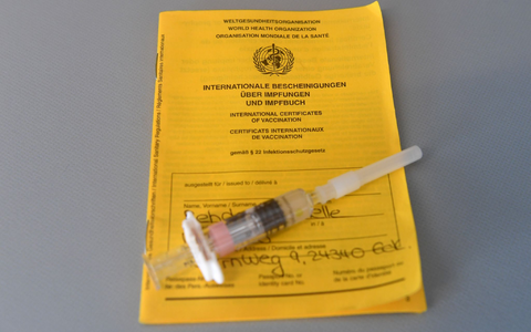 Zum Schutz vor Polio werden allen Kindern in Deutschland drei Impfdosen empfohlen (Symbolbild). - Foto: Carsten Rehder/dpa Zum Schutz vor Polio werden allen Kindern in Deutschland drei Impfdosen empfohlen (Symbolbild). - Foto: Carsten Rehder/dpa