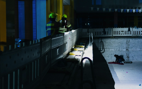 FW Wachtberg: Verunfallte Person und Brand in der Dusche. Ein Ăbungsabend im Berkumer Hallenbad - Foto: presseportal.de FW Wachtberg: Verunfallte Person und Brand in der Dusche. Ein Ăbungsabend im Berkumer Hallenbad - Foto: presseportal.de