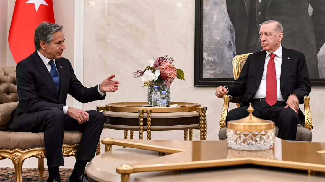 US-Außenminister Blinken traf den türkischen Präsidenten Erdogan zu Beratungen über die Lage in Syrien. - Bild: Andrew Caballero Reynolds/Pool AFP via AP/dpa