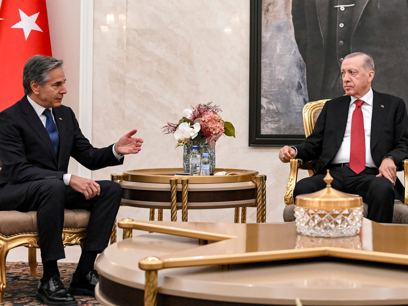 US-Außenminister Blinken traf den türkischen Präsidenten Erdogan zu Beratungen über die Lage in Syrien. - Foto: Andrew Caballero Reynolds/Pool AFP via AP/dpa