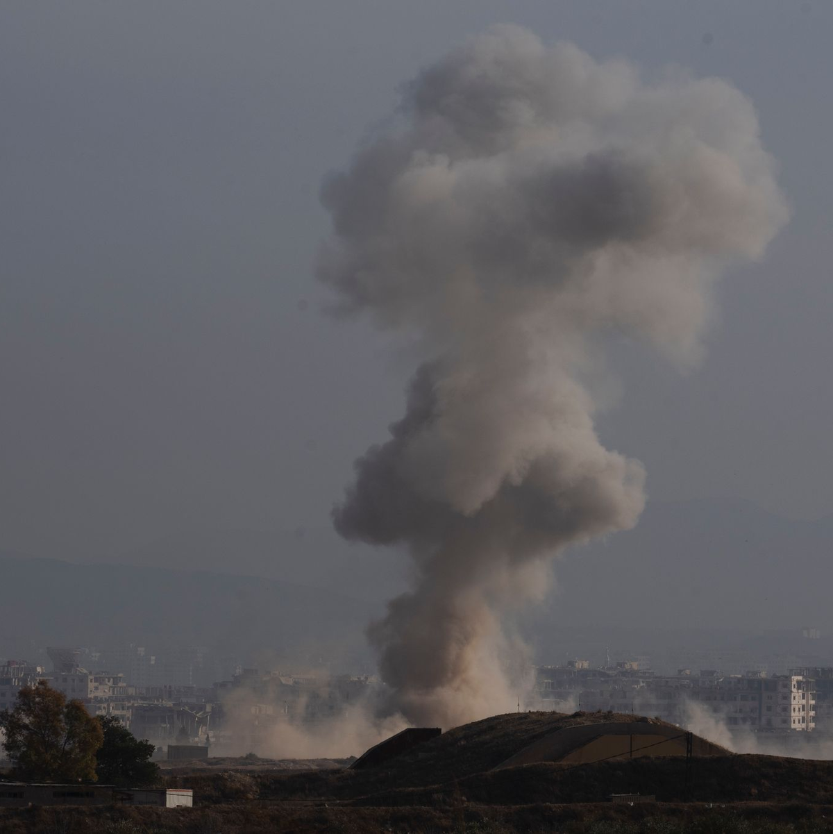 Laut Berichten zieht Russland Militär auf seinen Stützpunkten in Syrien zusammen. (Archivbild)   - Foto: Leo Correa/AP/dpa