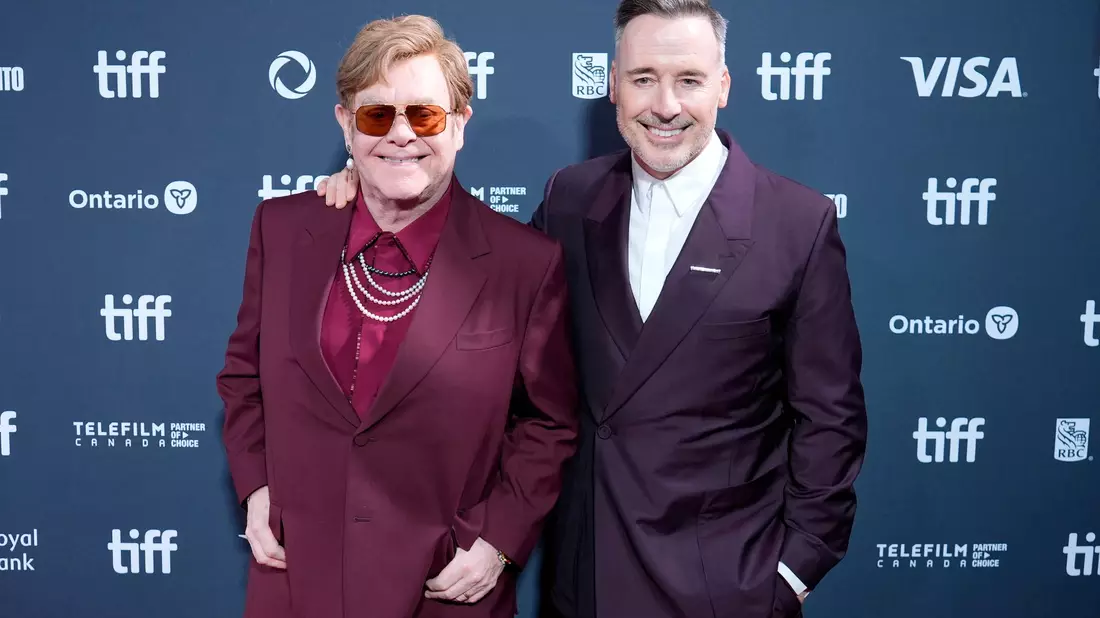 Beim Film «Elton John: Never Too Late» führte der Ehemann des Popstars, David Furnish, Regie. - Bild: Chris Pizzello/Invision/AP/dpa