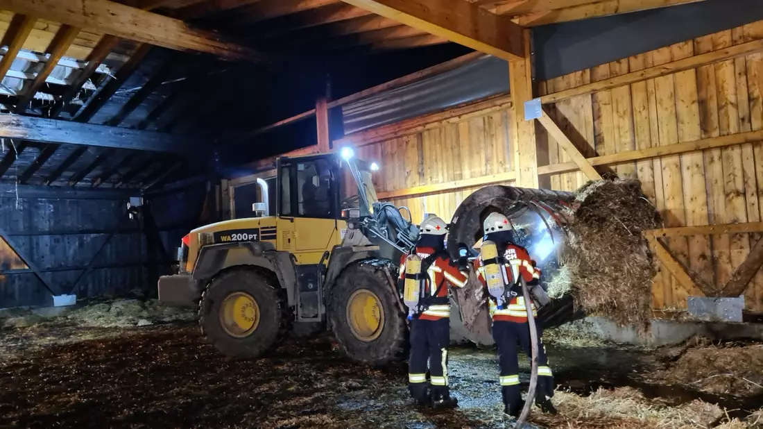 FW Stockach: Brand eines Stallgebäudes - Bild: presseportal.de