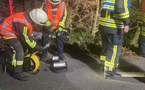 FW-EN: PKW kommt nach Verkehrsunfall in Hanglage zum Stehen - Foto: presseportal.de