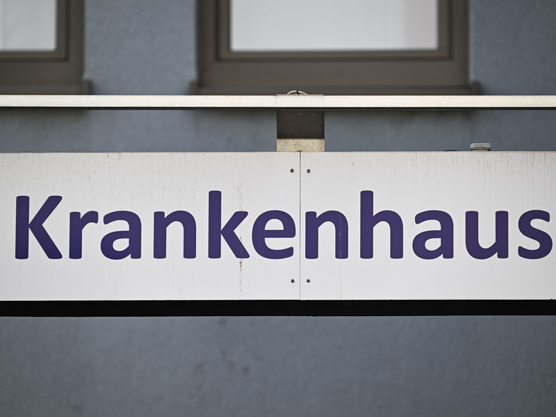 Sollten viele syrische Fachkräfte in ihre Heimat zurückkehren, fürchten Ärzte- und Pflegevertreter Versorgungslücken. (Archivbild) - Foto: Arne Dedert/dpa