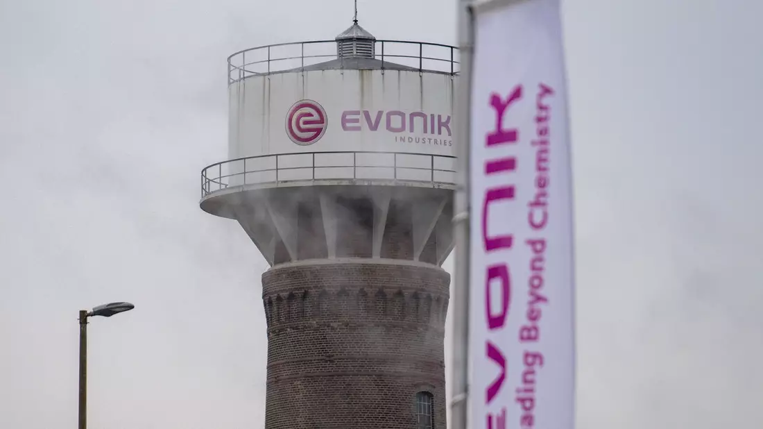 Das Evonik-Servicegeschäft in den Chemieparks Marl und Wesseling mit insgesamt 3.600 Beschäftigten wird gerade eigenständig aufgestellt. Es könnte ganz oder in Teilen verkauft werden. Fest steht das aber noch nicht. - Bild: Benjamin Westhoff/dpa
