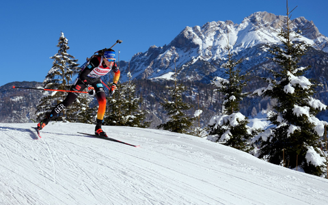Nach fast sechs Jahren kann sich Franziska Preuß über ihren zweiten Weltcupsieg freuen. - Foto: Matthias Schrader/AP/dpa