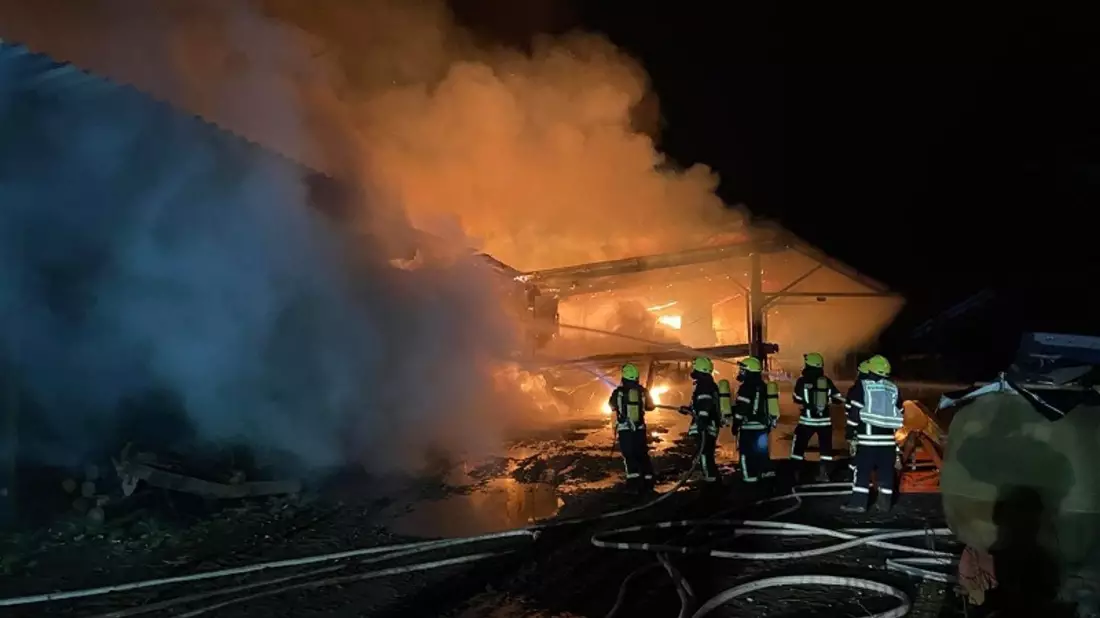 POL-PPKO: Brand einer Scheune in Nörtershausen - Lösch- und Aufräumarbeiten dauern an - Bild: presseportal.de