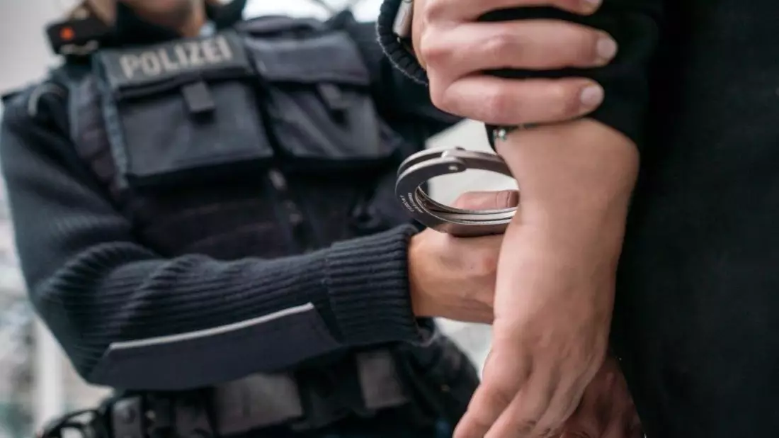 Bundespolizeidirektion München: Belarusse mit offenem Haftbefehl geht Bundespolizei ins Netz - Bild: presseportal.de
