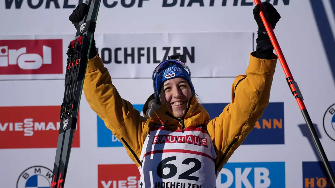 Im Gelben Trikot: Franziska Preuß (M). - Bild: Georg Hochmuth/APA/dpa