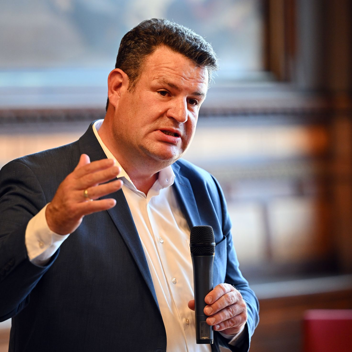 Hubertus Heil will Beschäftigung sichern. - Foto: Martin Schutt/dpa