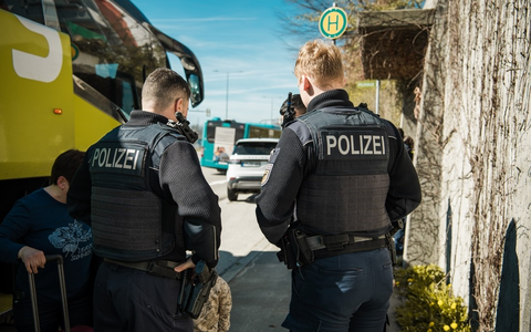 Bundespolizeidirektion München: Schweigen und Schwindeln/ Bundespolizei überführt Straftäter im Fernbus - Foto: presseportal.de
