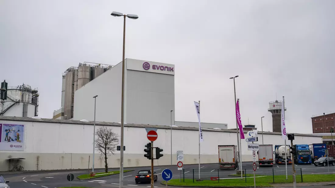 Das Evonik-Servicegeschäft in den Chemieparks Marl und Wesseling mit insgesamt 3.600 Beschäftigten wird gerade eigenständig aufgestellt. (Archivbild) - Bild: Benjamin Westhoff/dpa