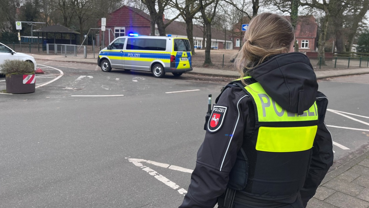 POL-CUX: Nach Hinweisen aus der Bevölkerung - Umfangreiche Verkehrskontrollen an den Grundschulen in Loxstedt, Schiffdorf, Hagen und Beverstedt (Foto im Anhang) - Foto: presseportal.de