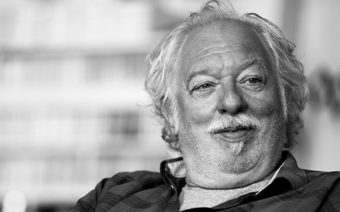 Wegen der Mauerfallkomödie «Good Bye, Lenin!» wurde ihm in Interviews oft die Frage gestellt, ob er nun aus dem Osten oder Westen komme. - Foto: Carsten Koall/dpa