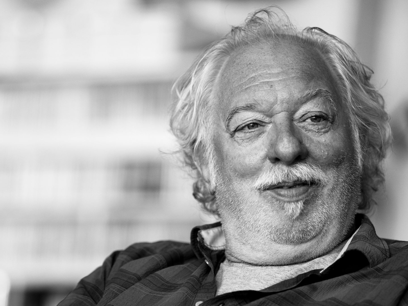 Wegen der Mauerfallkomödie «Good Bye, Lenin!» wurde ihm in Interviews oft die Frage gestellt, ob er nun aus dem Osten oder Westen komme. - Foto: Carsten Koall/dpa